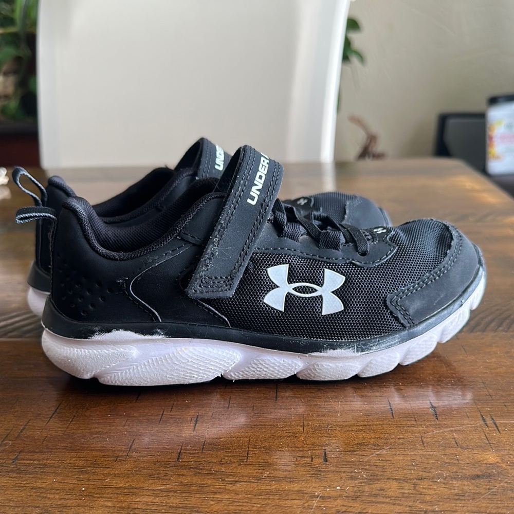 Under Armour Black and White Sneakers with Cushioned Sole - Picture 6 of 12